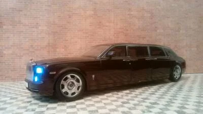 1/18 Rare Rolls Royce Phantom Limousine Specifications - Image 1 of 4
