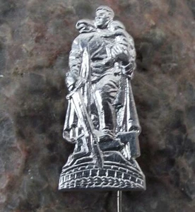 Vintage Soviet War Memorial Treptower Park Berlin East Germany Soldier Pin Badge - Picture 1 of 2