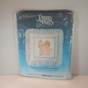 Kit de almohada Love One Another Stitchery de Paragon Precious Moments 14" x 14" - Imagen 1 de 6