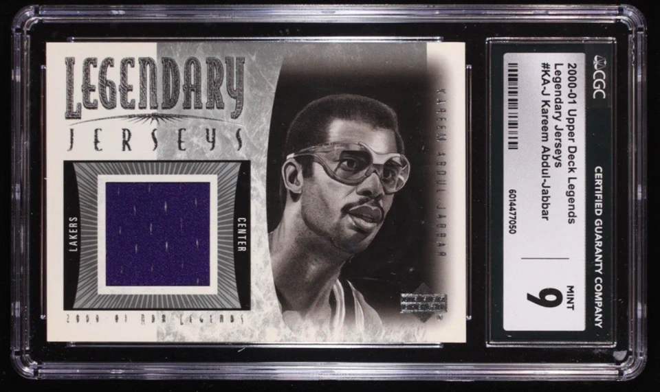 Camisetas legendarias Kareem Abdul-Jabbar 2001-02 Upper Deck Legends #KAJ (CGC 9) Foto 1 de 2