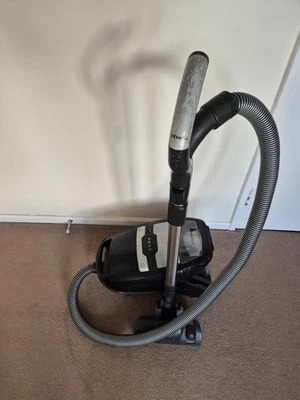 Miele Blizzard CX1 Comfort XL Bagless Cylinder Vacuum Cleaner Grey EU/UK SKMP3 - Image 1 of 4