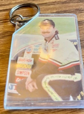 #18 Dale Jarrett Interestatal Baterías Llavero Nuevo de Lote Antiguo NASCAR Foto 1 de 2