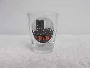 Vtg 1990 Paradies Shops New York Skyline Twin Towers Souvenir Shot Glass Barware - Picture 1 of 6
