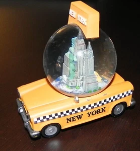 New York City Yellow Taxi Cab Snow Globe Skyscrapers Statue of Liberty EUC - Picture 1 of 5