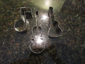 3 Cortadores de Galletas de Metal Guitarra Bajo Nota Musical USADOS UNA VEZ Envío Gratis - Imagen 1 de 2