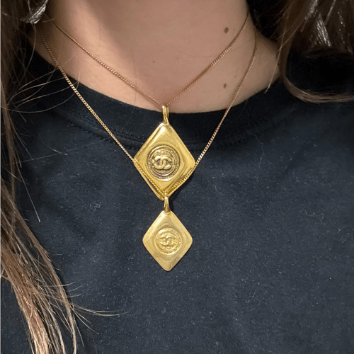 Collana medaglione rombo CHANEL CC