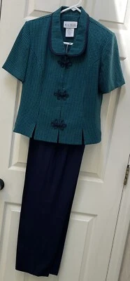 Женский официальный костюм из двух частей - Изображение 1 из 4