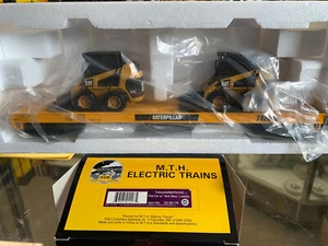MTH PREMIER CATERPILLAR #20-98178 FLAT CAR #782002 WITH SKID STEER LOADERS - Picture 1 of 3