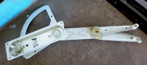 Holden Commodore VT VX Left Front Manual Window Regulator - Picture 1 of 2
