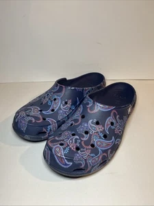 Crocs Zoccoli Donna Freesail Navy Paisley Floreale, Taglia 8 - Foto 1 di 17