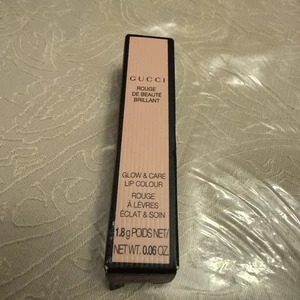 Lápiz labial Gucci Brilliant Shine, Julie Blush - Imagen 1 de 3