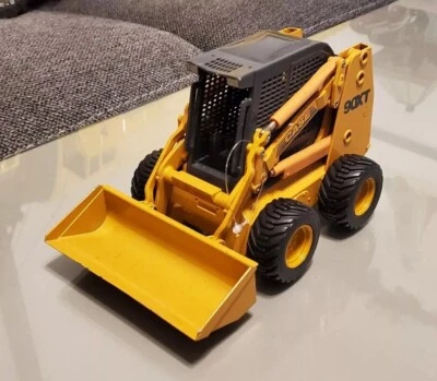 ERTL Case 90XT Diecast Skid Steer loader 1/16 Scale - Image 1 of 4