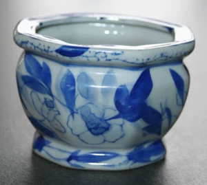 Kleiner asiatischer chinesischer Blumen Übertopf Weiß Blau Asien Asia 8 eckig - Bild 1 von 3