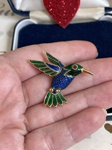 Trifari brooch bird humming bird L’Orient Collection 1960s green blue signet - Picture 1 of 12