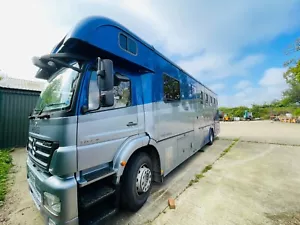 Mercedes horse box HGV.  stalled for 6  - Picture 1 of 24