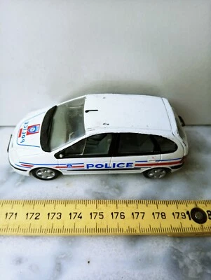 Universal Hobbies 雷诺复古模型 — 第 1/4 张图片