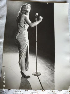 VINTAGE FOTO VON PAOLA TORNABUONI: "LIA FERRI CANTA ALCINEMA VOLTURNO ROM" - Bild 1 von 3