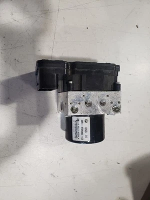 Sistema de frenos antibloqueo ABS - BMW 323I sedán 2011 - 09-13 OEM 6789303, 6789304 Foto 1 de 4