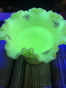 Vintage Uranium Sign By D.Fredrick  With daisies ruffled edge pedestal Bowl - Picture 1 of 20