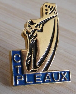 RARE PIN'S CLUB DE TIR CARABINE BALL TRAP VILLE PLEAUX CANTAL - Foto 1 di 2