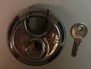 STAINLESS STEEL MAGNUM™ DISCUS PADLOCK KEY, "IRISH-CELTIC CROSS" LOGO - Picture 1 of 5