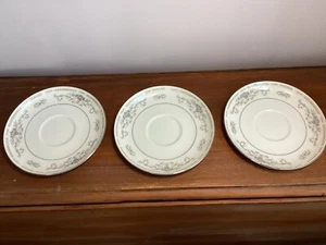 Vintage 1960 feines Porzellan China, Muster Diane 6"" 3er Set Untertassen - Bild 1 von 6