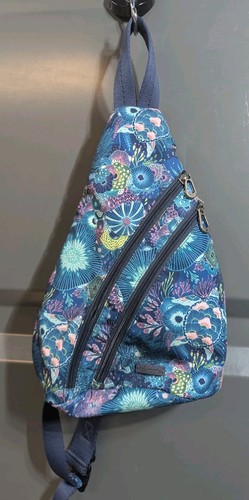 THE SAK Zaino a tracolla Sakroots On The Go blu reale borsa paesaggio marino ciondolo tartaruga