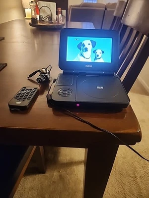 Портативный DVD-плеер RCA — 7-дюймовый экран, работает отлично - Изображение 1 из 3