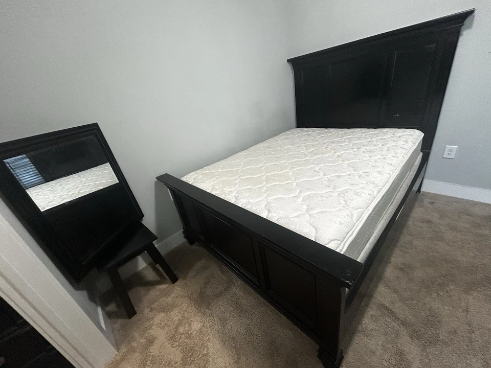 5-Piece Bedroom Set – Good/Fair Condition 💲375 | 📍Fuquay-Varina, NC - Image 1 of 4