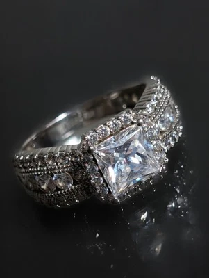 Anillo Diamonique plata de ley circonita talla 8 6,1 g con caja Foto 1 de 4