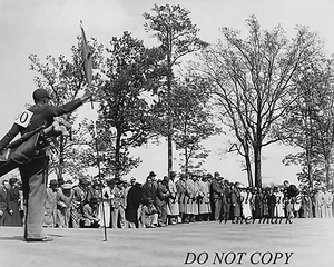 BOBBY JONES PUTTING AT THE MASTERS PGA GOLF 8X10 PHOTO - Picture 1 of 1