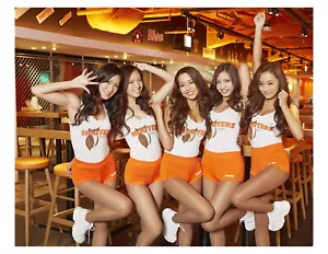 Hooters Girls 8x10 Photo Print On 8.5 x 11 - HG27132 - Picture 1 of 1