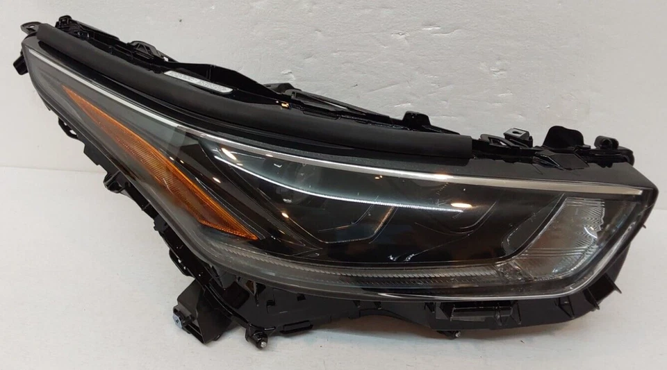 2020-22 TOYOTA HIGHLANDER RH HEADLIGHT ASSY OEM PART# 10000-8A0HW Foto 1 de 4