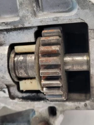 Motor de arranque usado se adapta a: Mazda MPV 6-181 2003 3,0 grado B Foto 1 de 4