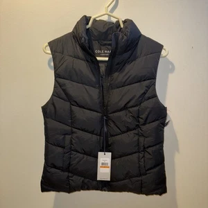NUEVO CON ETIQUETAS COLE HAAN Mujeres Cuello Cremallera Completa Chevron Acolchado Chaleco Puffer Talla S Negro - Imagen 1 de 7