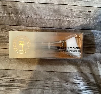 IT COSMETICS HEAVENLY SKIN FOUNDATION BRUSH # 707 (NIB/Sealed) AUTHENTIC!!! - Image 1 of 4