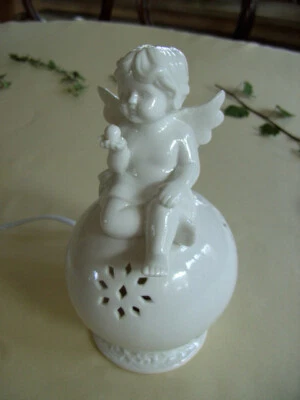 ENGELS-Lampe/Tischlampe weiße Keramik, Engel auf Kugel, Höhe 23 cm - Bild 1 von 4