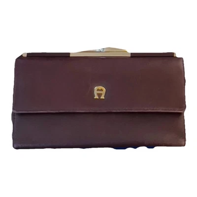 Cartera de cuero marrón Aigner herrajes dorados 7”x4,5” con espejo Foto 1 de 4