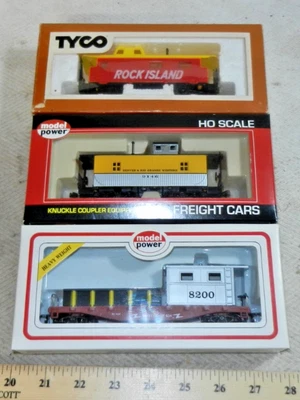 3 HO cabooses MIB: Model Power Safety work caboose, D&RGW, Tyco Rock Island (C) - Image 1 of 2