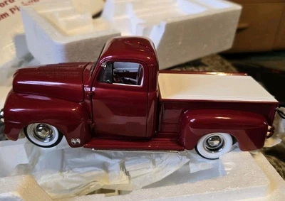Ford F-1 1951 camioneta personalizada Danbury como nueva escala roja 1:24 y caja Foto 1 de 4