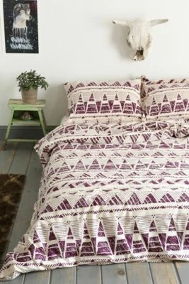 2 fundas de almohada estándar con estampado geográfico de Urban Outfitters pensamiento mágico púrpura Foto 1 de 4