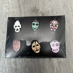 Haunt Movie Pins 2019 6er Set Emaille Spukhaus Halloween Clown Teufel Hexe - Bild 1 von 1