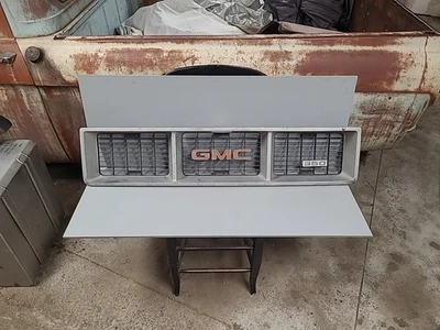 1973-74 GMC TRUCK GRILL - Image 1 of 4