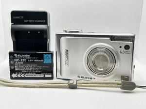 [Excellent] Fujifilm FinePix F10 6.3MP Compact Digital Camera Silver From Japan - Picture 1 of 21