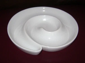 CRATE & BARREL White Porcelain Snack Appetizer Dish Swirl Circle Plate 6.5" RARE - Picture 1 of 4