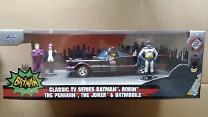 Jada 1/24 DC Batman, Robin, Le Pingouin, Le Joker & Batmobile (ET) - Foto 1 di 5