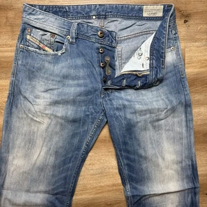 Diesel Jeans Men 32x32 Blue Larkee Straight Leg 3D Contrast Fade Whiskers 0823S - Picture 1 of 12