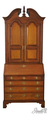 69517: Escritorio de secretaria HICKORY CHAIR CO Tiger Maple New England Foto 1 de 4