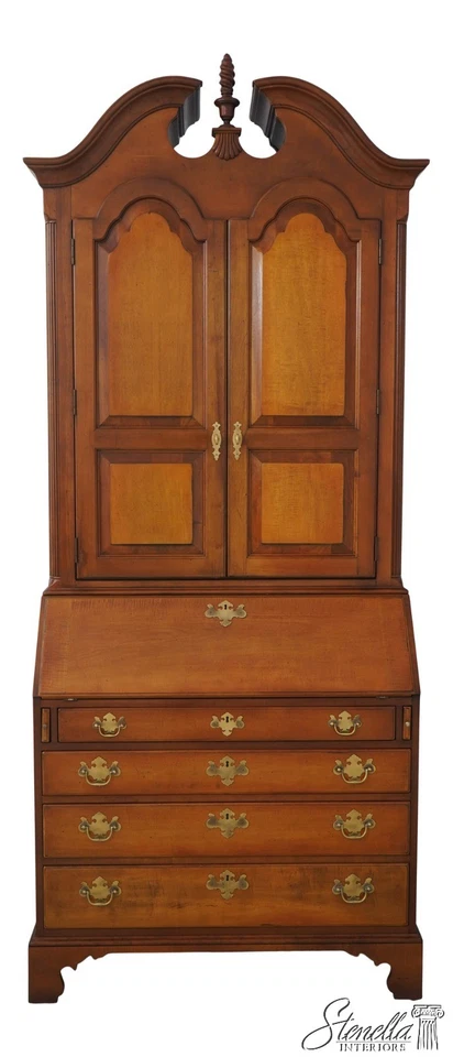 69517: Escritorio de secretaria HICKORY CHAIR CO Tiger Maple New England Foto 1 de 4