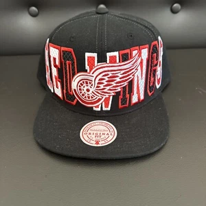 Detroit Red Wings Mitchell & Ness Vintage Black SnapBack Adjustable Hat - Picture 1 of 6